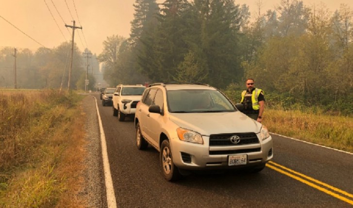 Smoke from the Nakia Creek Fire was thick in the air near Hockinson as people evacuated, October 16, 2022 (KOIN)