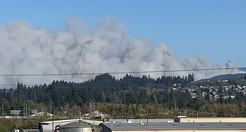 The Nakia Creek Fire as seen from Washougal around 11 a.m., Sunday, October 16, 2022 (KOIN)