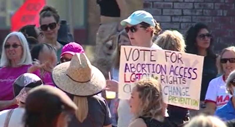 Supporters in Vancouver gathered to march for reproductive rights, October 8, 2022 (KOIN)