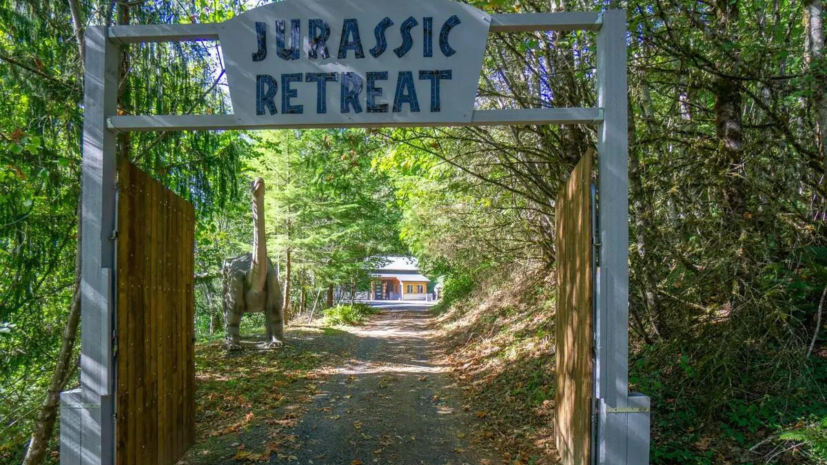 Jurassic-Retreat-exterior