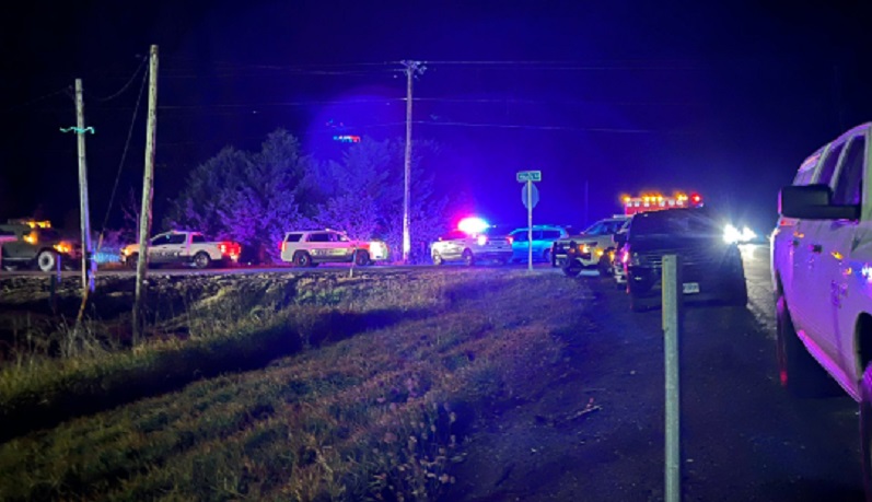 A heavy police presence along Heath Road and Old Rainier Road near Rainier during a manhunt for Kevin Reynolds, November 15, 2022 (KOIN)