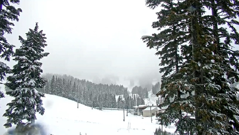 A major snowstorm dumped at least 16 inches of snow at Mount Hood Meadows, November 27, 2022 (KOIN)