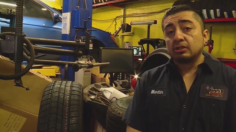 Martin Ramos, the sales manager at Portland Tire Shop on NE 82nd Avenue, November 27, 2022 (KOIN)