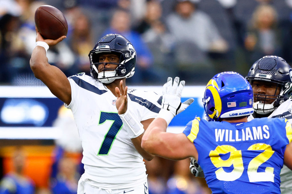 Geno Smith #7 of the Seattle Seahawks throws the ball during the first quarter of the game against the Los Angeles Rams at SoFi Stadium on December 04, 2022 in Inglewood, California. (Photo by Ronald Martinez/Getty Images)