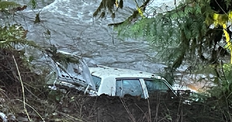 An 83-year-old man survived for 10 hours after crashing into Goble Creek, December 10, 2022 (Cowlitz 2 Fire & Rescue)