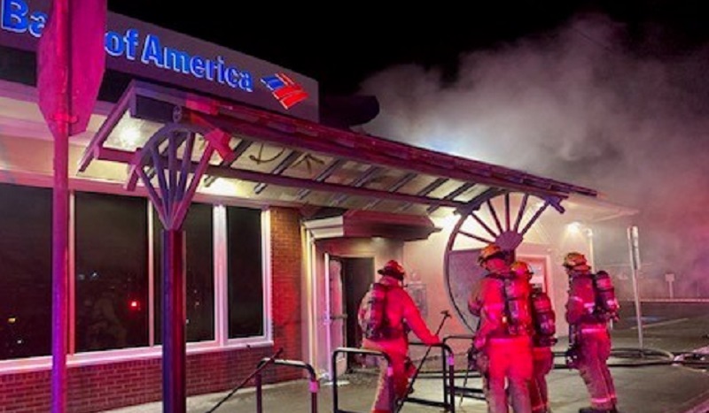 Fire damaged a Bank of America branch at SE 37th and Hawthorne in Portland, December 31, 2022 (PFR)