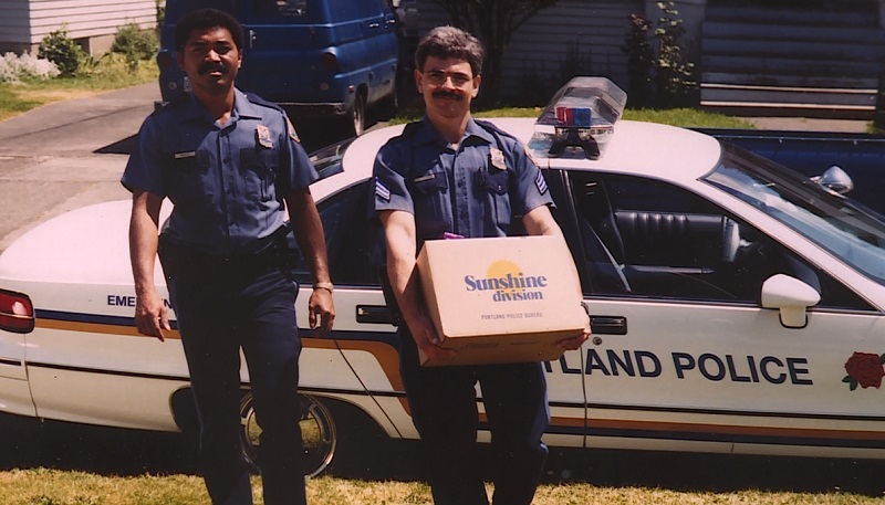 Portland officers Cliff Madison, left, and John Hren deliver meals for the Sunshine Division in the 1970s (Sunshine Division)