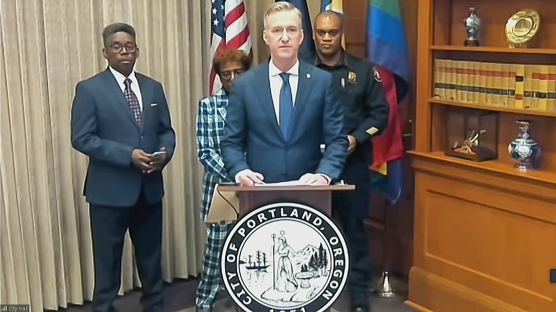 Portland Mayor Ted Wheeler, PPB Chief Chuck Lovell, NAACP Portland President James Posey and former State Senator Margaret Carter at a press conference denouncing the death of Tyre Nichols in Memphis and urging calm in the city of Portland, January 27, 2023 (KOIN)