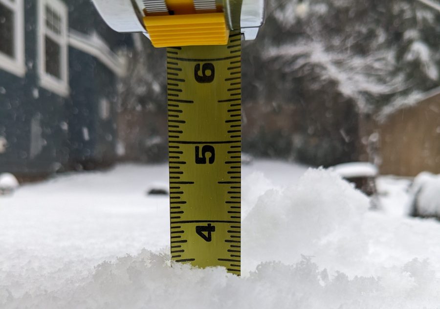 Snow in Portland's North Tabor Neighborhood at 4:25 p.m. on Feb. 22, 2023. (KOIN)