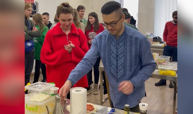 Corey Watson shows how to make a Neapolitan pizza through his non-profit Pizza for Ukraine, 2023 (Corey Watson)