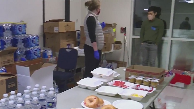 Volunteers at a temporary shelter in Portland during a snowstorm, February 24, 2023 (KOIN)