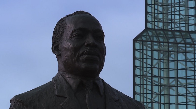 'The Dream' statue features Dr. Martin Luther King outside the Oregon Convention Center, January 2023 (KOIN)