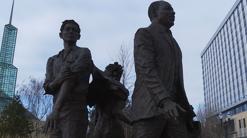 'The Dream' statue features Dr. Martin Luther King outside the Oregon Convention Center, January 2023 (KOIN)