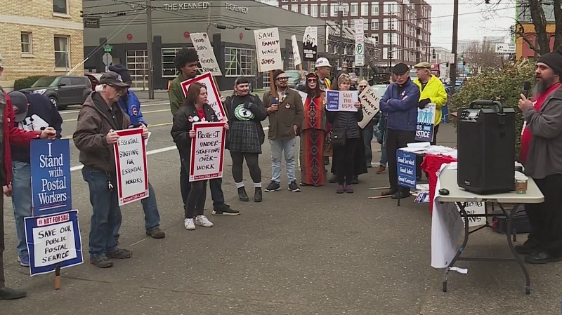 Postal workers in Portland rally for a better deal, February 20, 2023 (KOIN)