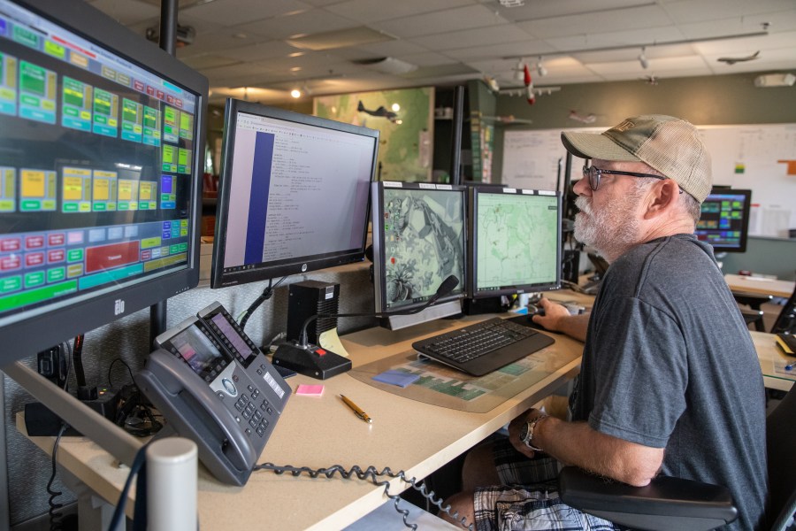 A dispatcher at the Boise Interagency Dispatch Center. (DOI/Neal Herbert)