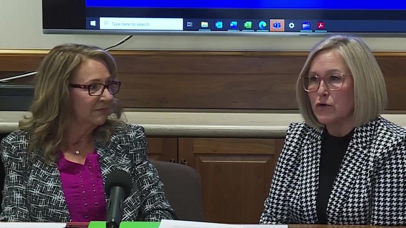 Danielle Tudor, left, and Tiffany Edens support SB 1022 to change Oregon law on how sex offenders are assessed in prison, March 7, 2023 (KOIN)