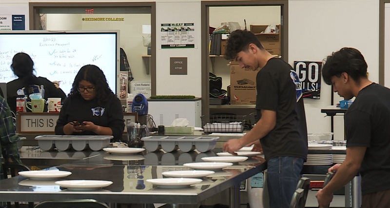 Students in the McKay High School Culinary Program in Salem, February 2023 (KOIN)