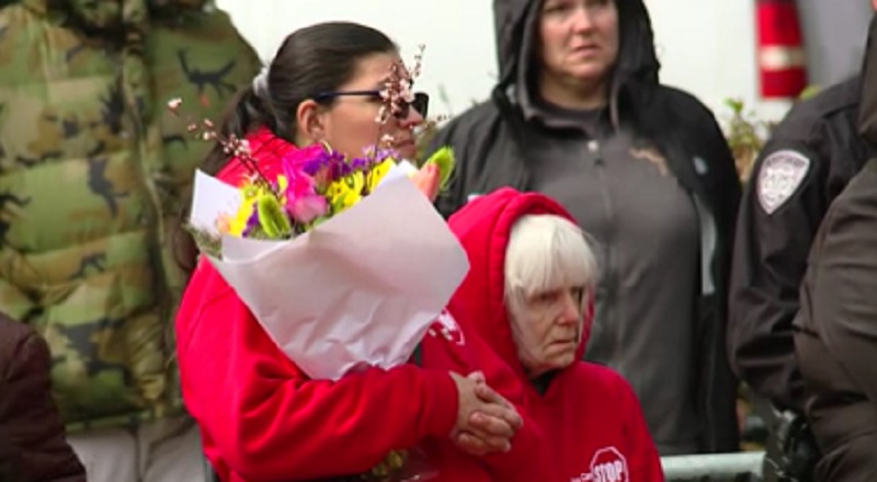 Family and friends gathered in Vancouver's Esther Short Park to honor the memory of Meshay Melendez, 28, and her 8-year=-old daughter, Layla Stewart, March 26, 2023 (KOIN)