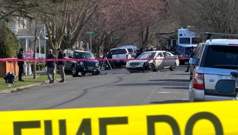 The bodies of 3 people were discovered in a car at the intersection of N. Foss Avenue and Foss Court in Portland, March 25, 2023 (KOIN)