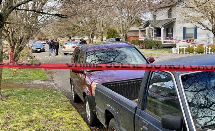 The bodies of 3 people were discovered in a car at the intersection of N. Foss Avenue and Foss Court in Portland, March 25, 2023 (PPB)