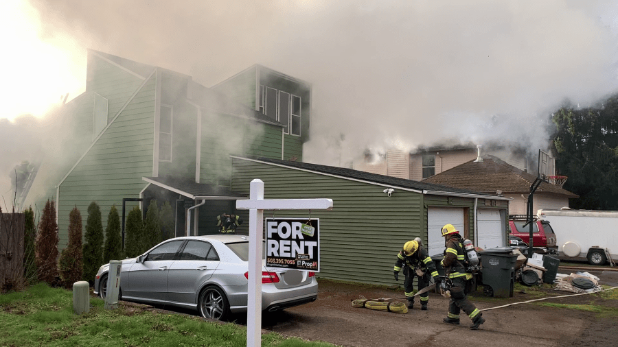 Hillsboro, OR duplex fire kills one; cause under investigation