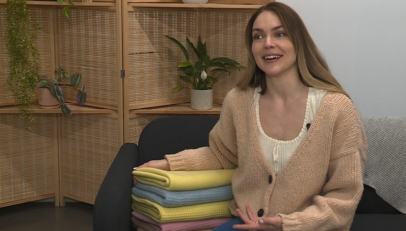 Au Baby founder Alexandra Ulmer designed a blanket collection she says is better for babies' health, April 2023 (KOIN)