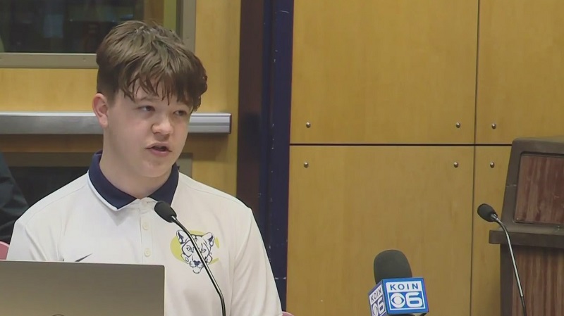 Canby High School senior Zachary Woodruff spoke forcefully against a book ban, April 10, 2023 (KOIN)