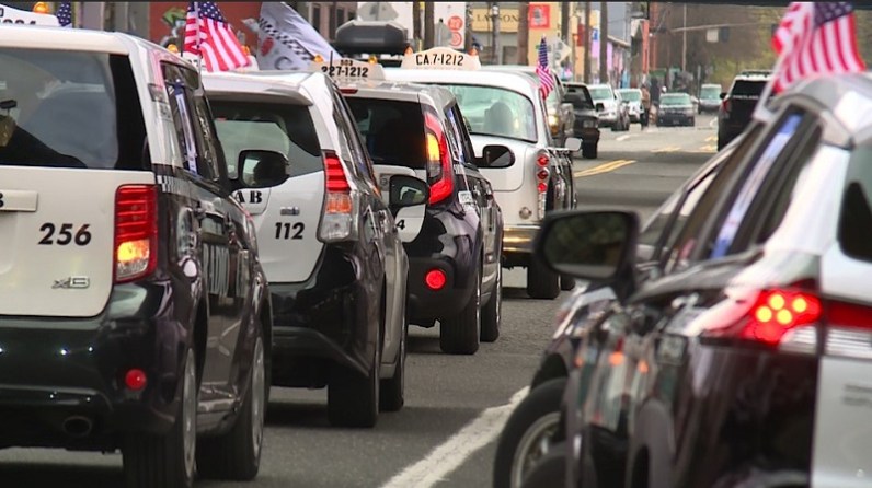 Taxis paraded through the streets of Portland during the public memorial for Radio Cab driver Reese Lawhon, April 22, 2023 (KOIN)