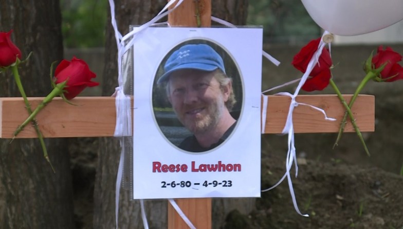 Flowers surround a picture of Radio Cab driver Reese Lawhon, April 22, 2023 (KOIN)