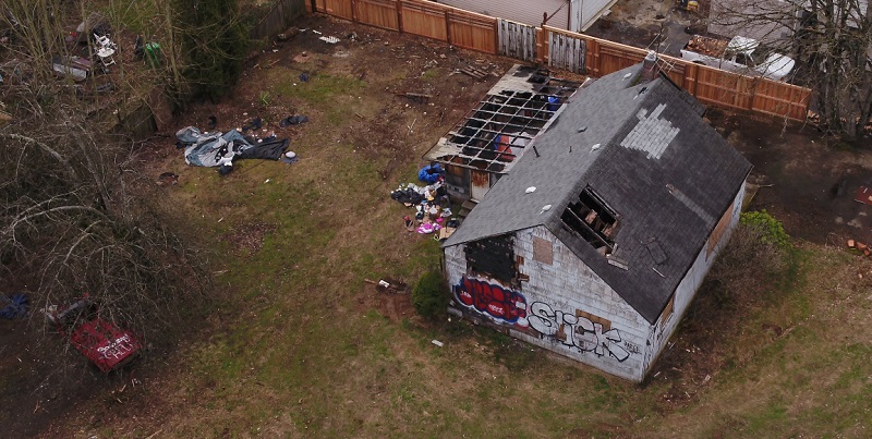 An abandoned house at SE 139th and East Burnside has been taken over by squatters in Portland, April 2023 (KOIN)