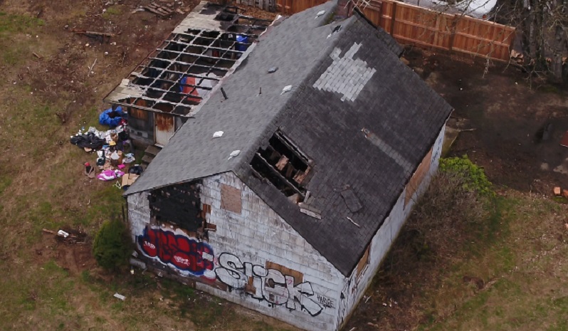 An abandoned house at SE 139th and East Burnside has been taken over by squatters in Portland, April 2023 (KOIN)