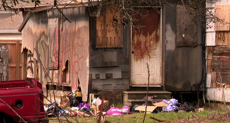 An abandoned house at SE 139th and East Burnside has been taken over by squatters in Portland, April 2023 (KOIN)