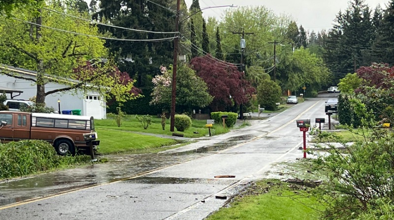 Heavy rains caused minor flooding in the area of SW 61st near Tigard, May 8, 2023 (KOIN)